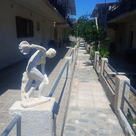 בית נופש Rallis Village *